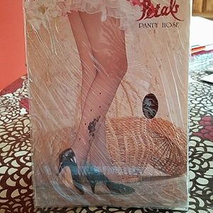 NYT Petals pantyhose